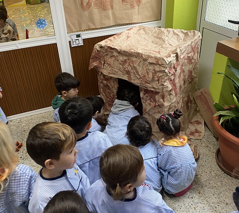 Las clases de infantil viajan a la Prehistoria con su proyecto «En busca de los mamuts»