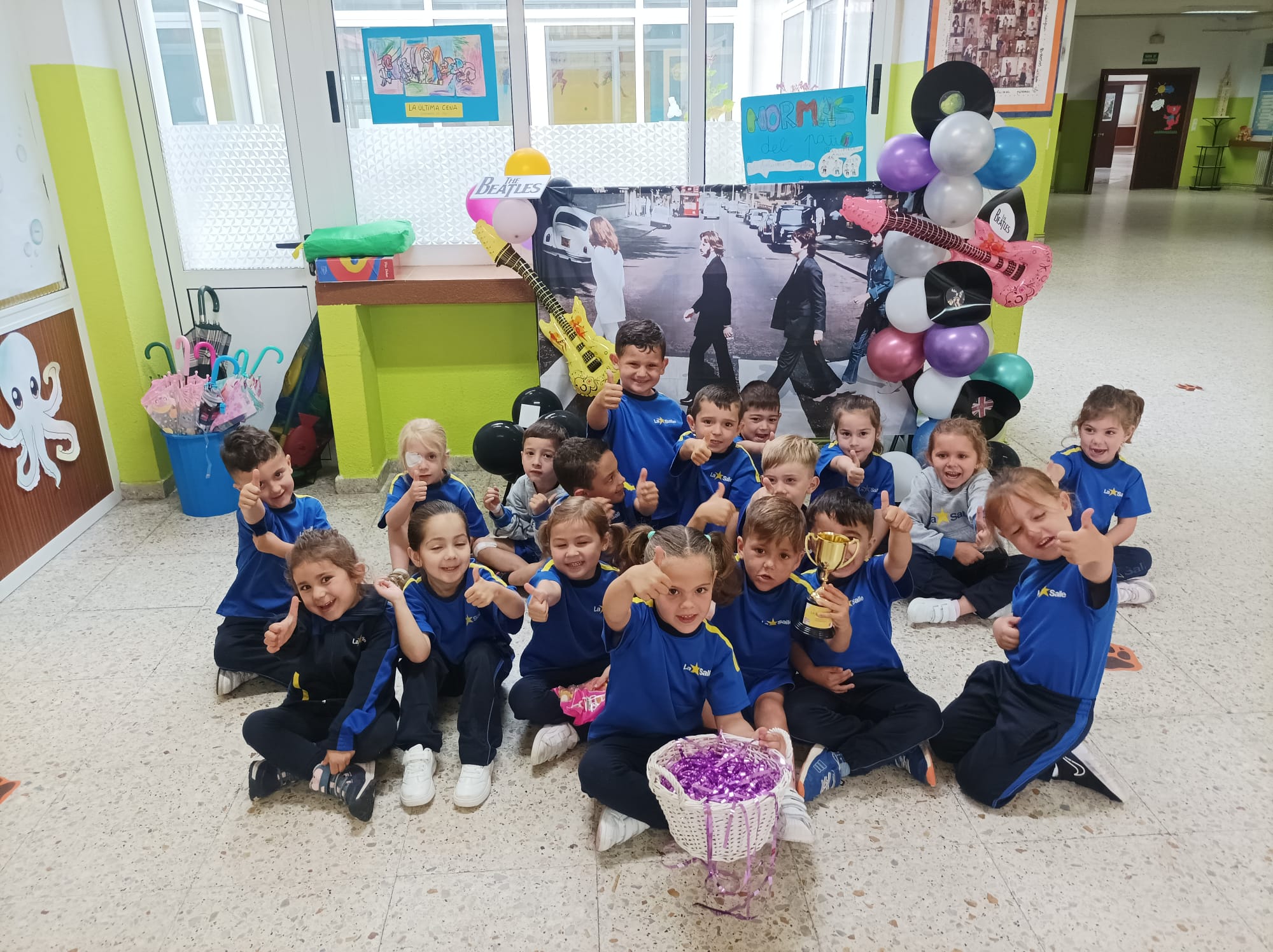 Educación infantil hace vibrar a las familias al ritmo de «The Beatles»