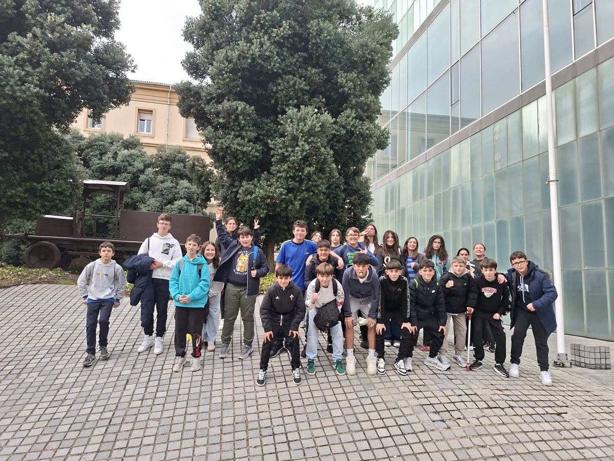 Las clases de 1º y 2º ESO visitan el puerto de A Coruña en su primera salida del curso