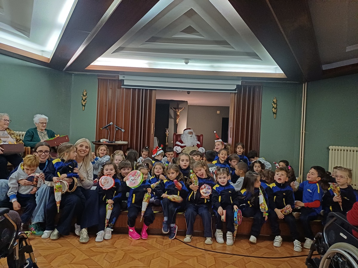 ¡Qué bien lo ha pasado educación infantil en la Residencia de Mayores de Caranza!