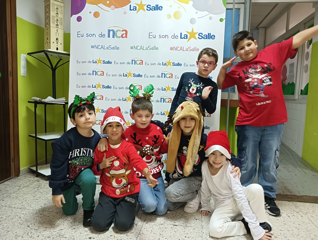 ¡Gran éxito del Festival de Navidad de primaria!