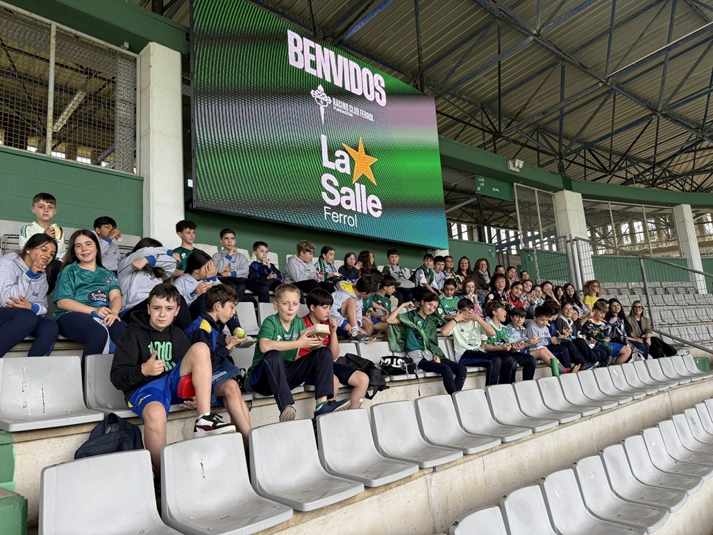 El alumnado de 5° y 6° EP disfruta con su visita al estadio de A Malata